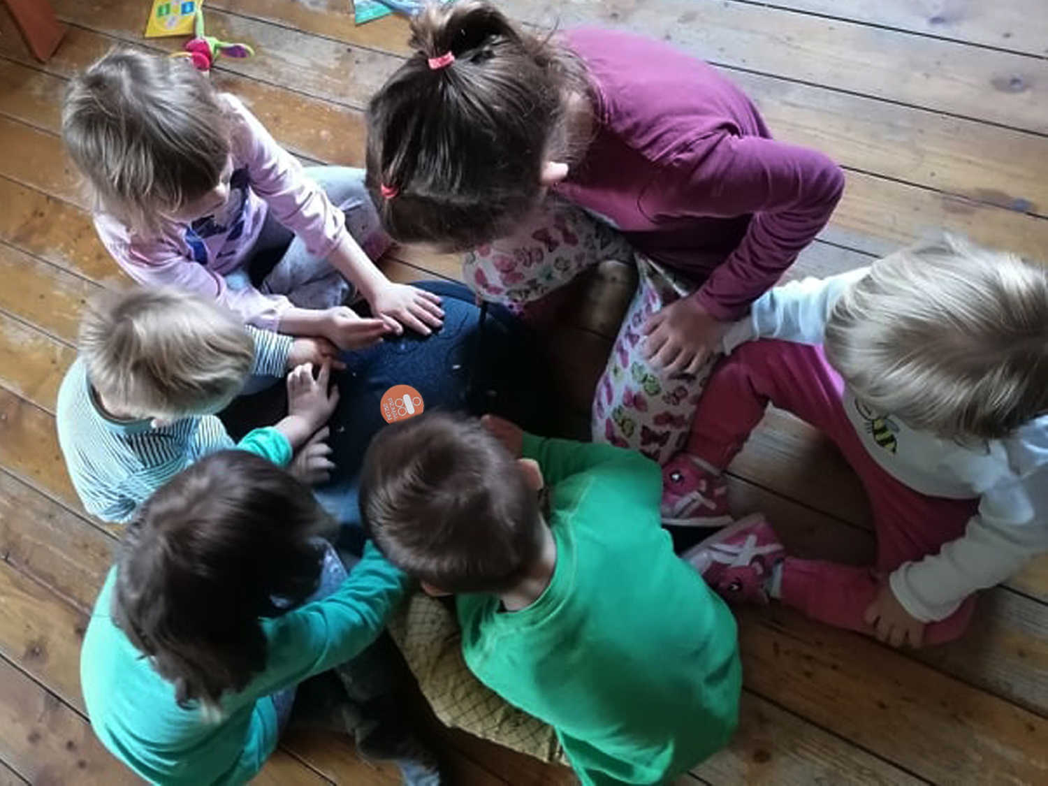 primal drum i djeca sviranje muzikoterapija intuitivno sviranje kids tongue drum playing